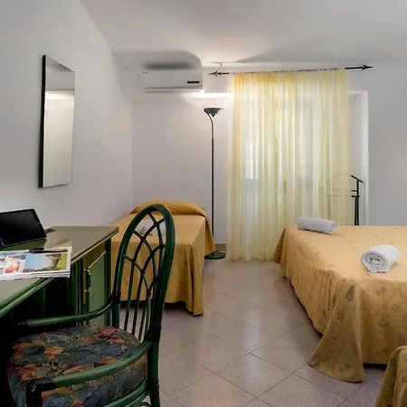 Villaggio Stromboli מלון 4*